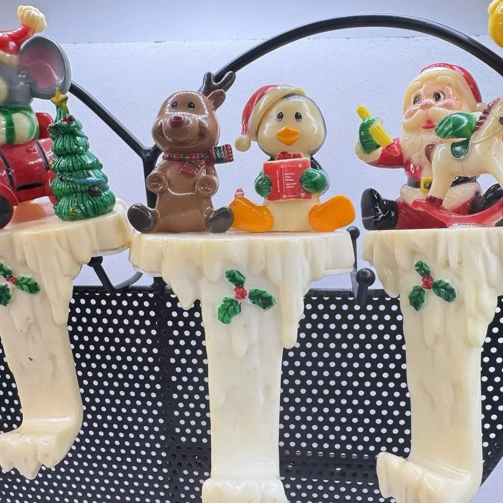 Four Plastic Resin Stocking‎ Hangers Vintage New Designs Inc Christmas Vintage